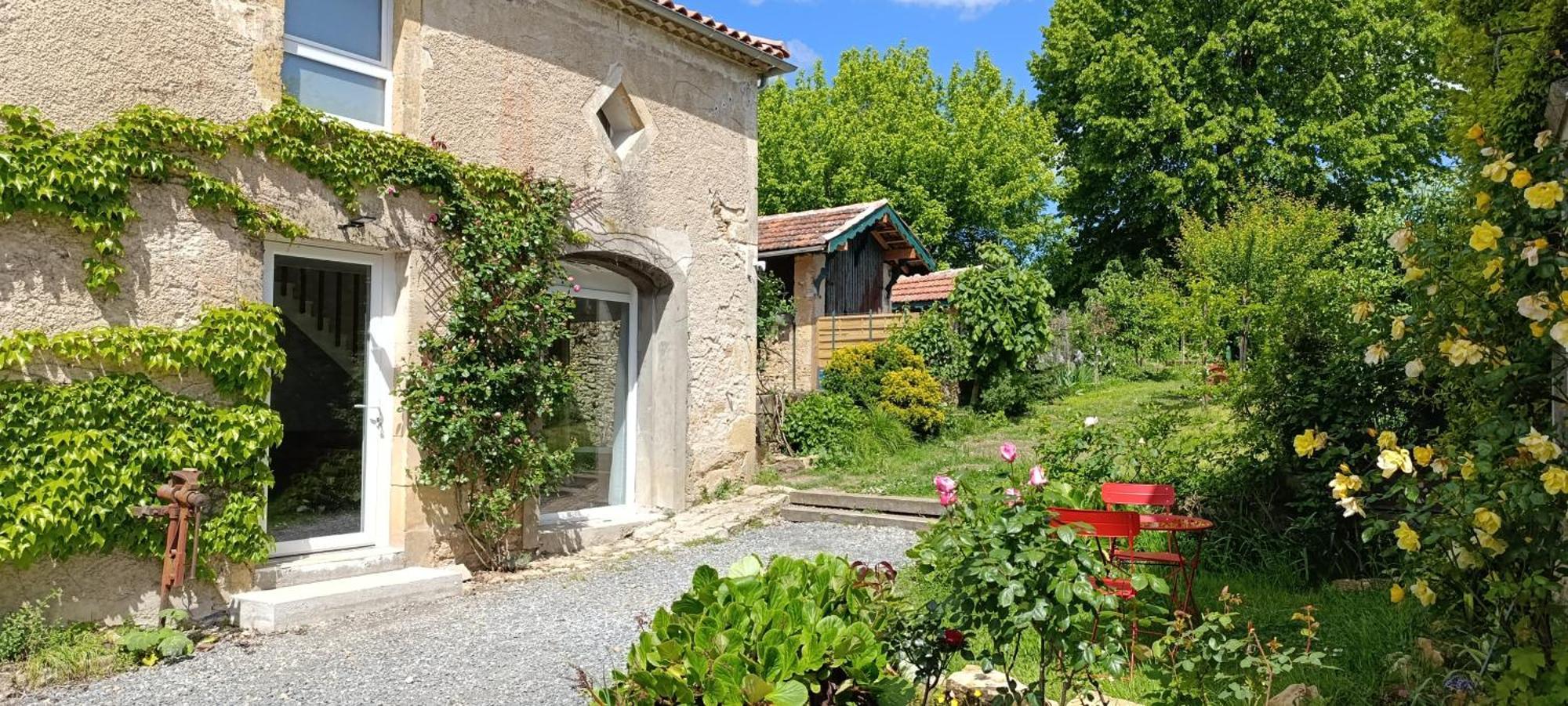Maison Irondas Saint-Pierre-d'Aurillac Exterior foto