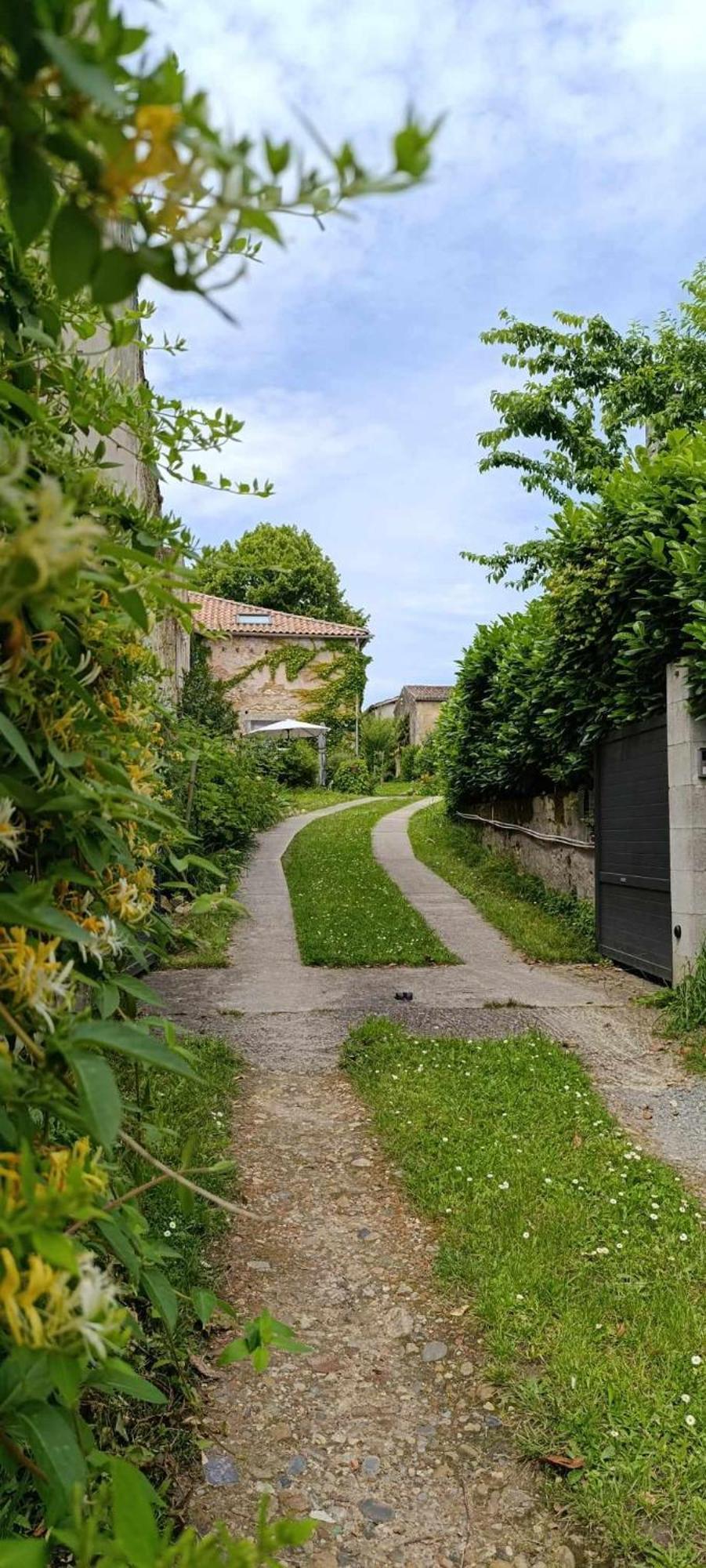 Maison Irondas Saint-Pierre-d'Aurillac Exterior foto