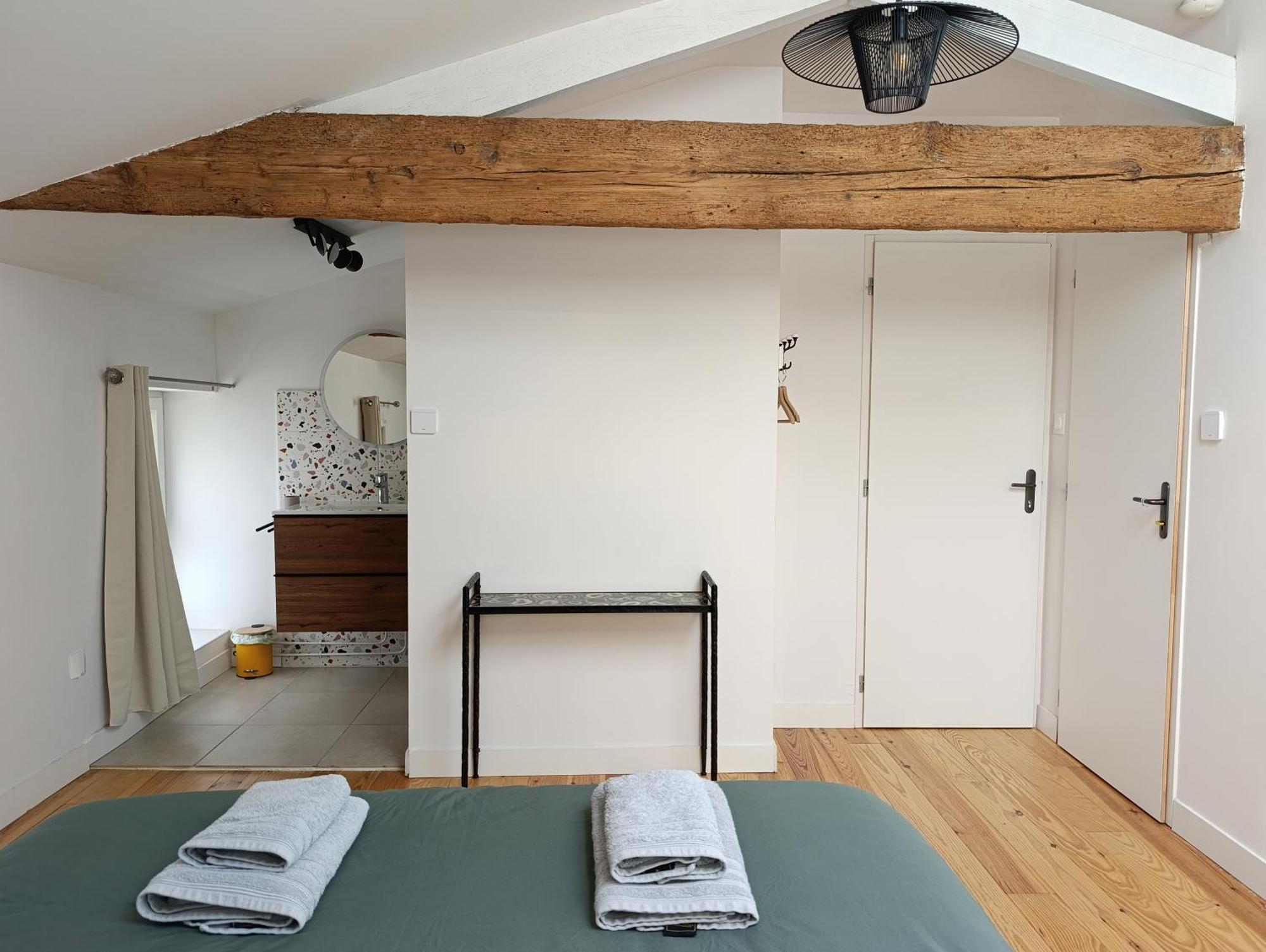 Maison Irondas Saint-Pierre-d'Aurillac Exterior foto
